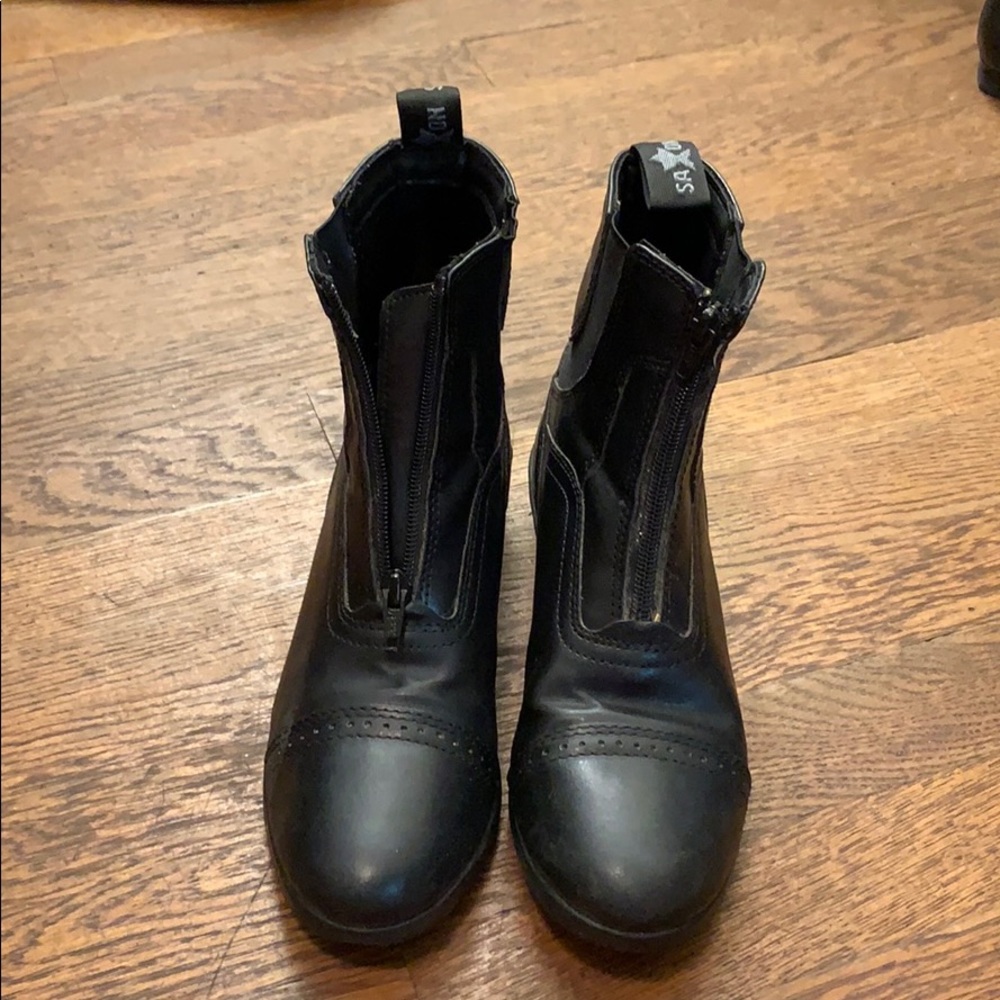Equestrian boots